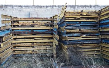 PLATAFORMA DE CARGA Y DESCARGA EN PLANTA CON TRAMPILLA