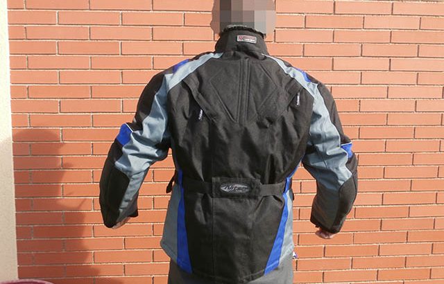 Vendo cascos guantes y cazadora termica