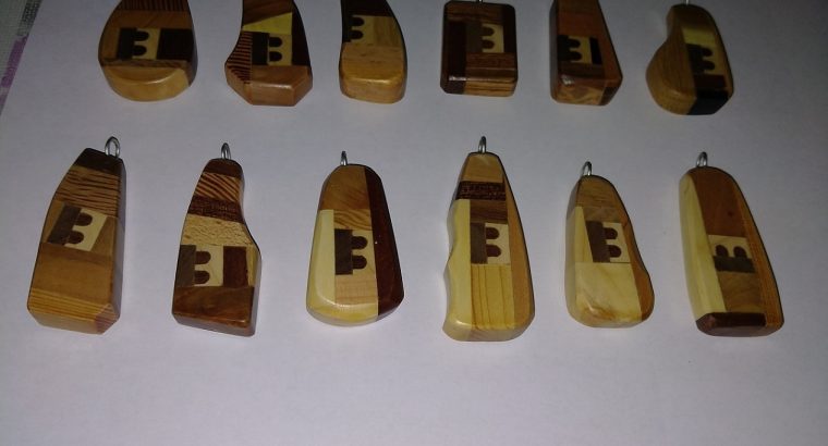 Colgantes artesanales 25 €