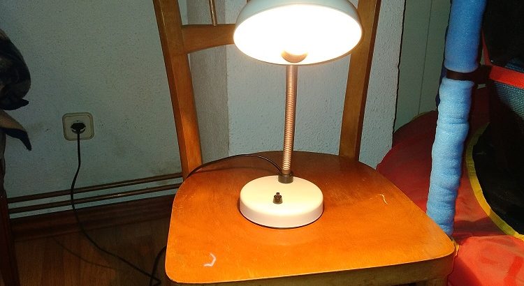 Lámpara azul y lámpara flexo 10 €
