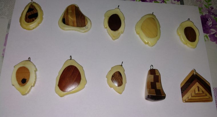 Colgantes madera 25 €