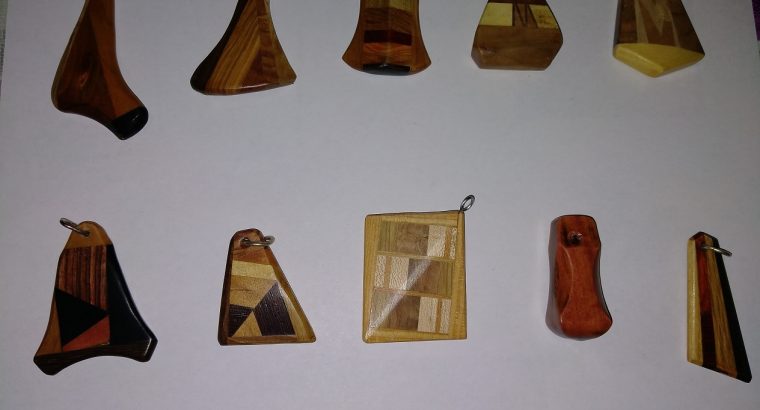 Colgantes madera 25 €