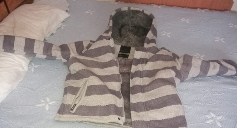 Cazadora de pelo 15 €