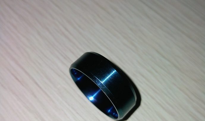 Anillo de hombre de color azul