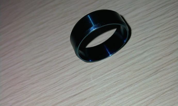Anillo de hombre de color azul