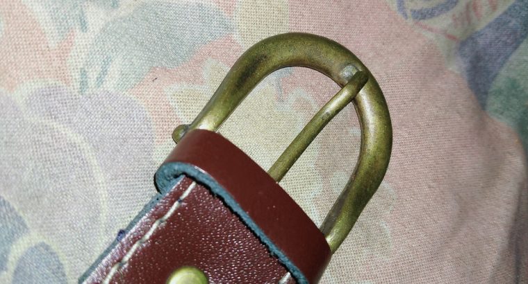 Cinturón marrón de piel